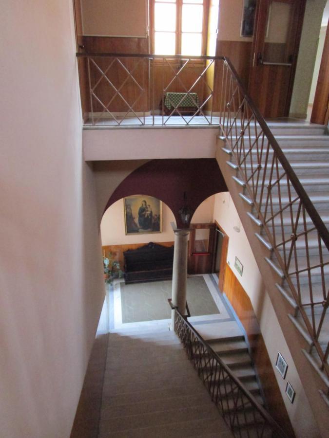 Casa S. Giuseppe Di Cluny Couette-café
